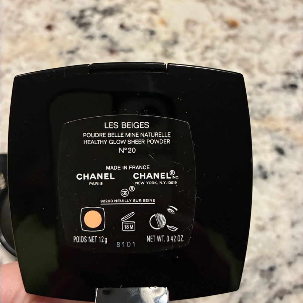 CHANEL   Make up AUTHENTIC   Powder Compact , brush, powder with Black Logo - Picture 2 of 6